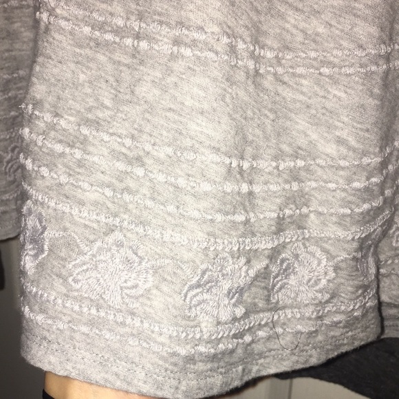 GAP grey embroidered long sleeve - Picture 2 of 2